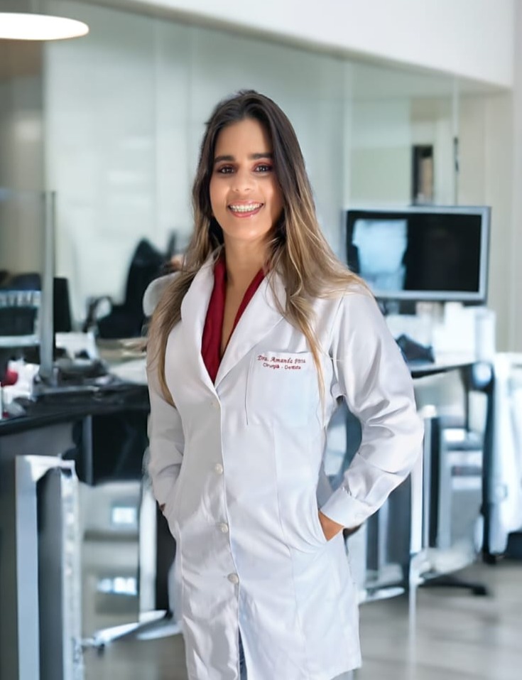 Dra. Amanda Pitta, cirurgiã-dentista